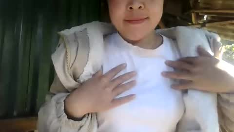 Snapshot of yongmi_ chatting on 11.23.25 yongmi_ online show from 11.23.25