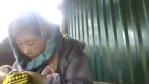 Snapshot of yongmi_ chatting on 12.16.25 yongmi_ online show from 12.16.25