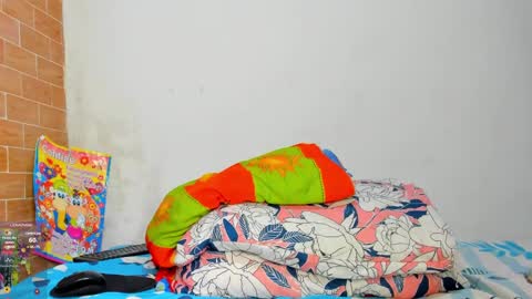 yonnsol_avril online show from 12.15.24