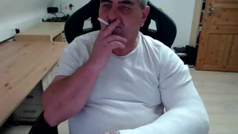 Snapshot of yoschi1976 chatting on 11.29.25 yoschi1976 online show from 11.29.25