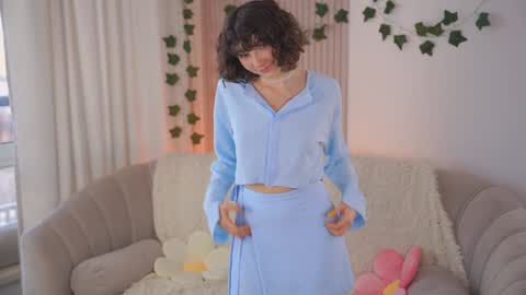 Elizabeth brunette -- Darline blonde  online show from 12.21.24