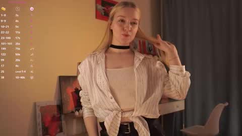 Elizabeth brunette -- Darline blonde  online show from 10.21.25