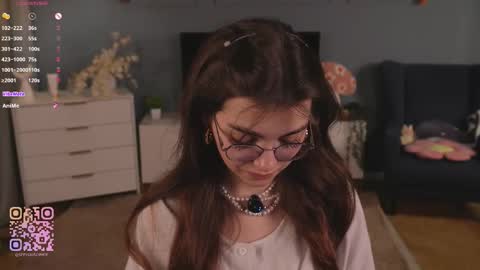 Elizabeth brunette -- Darline blonde  online show from 11.24.25