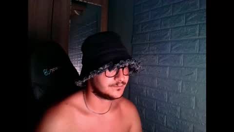 Snapshot of younromki chatting on 09.11.25 A... online show from 09.11.25