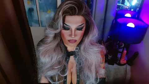 QUEEN MADISON  online show from 05.23.26