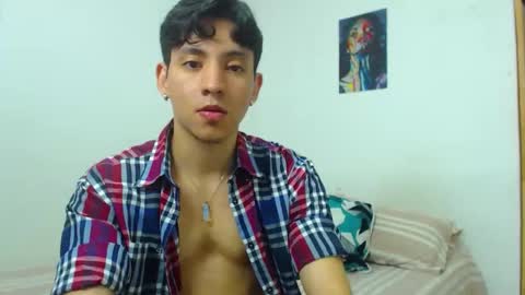 Snapshot of your_boy_hot chatting on 05.12.26 your boy online show from 05.12.26