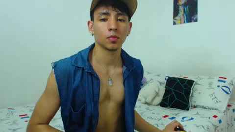 Snapshot of your_boy_hot chatting on 06.06.26 your boy online show from 06.06.26