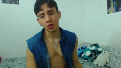 Snapshot of your_boy_hot chatting on 08.06.26 your boy online show from 08.06.26