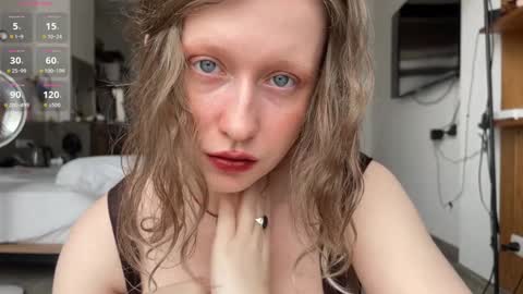 Snapshot of your_coraline_ chatting on 01.10.25 your_coraline_ online show from 01.10.25