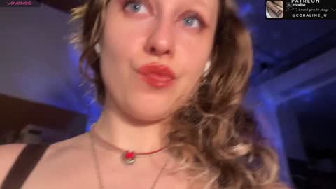 Snapshot of your_coraline_ chatting on 01.19.25 your_coraline_ online show from 01.19.25