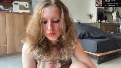 Snapshot of your_coraline_ chatting on 01.21.25 your_coraline_ online show from 01.21.25