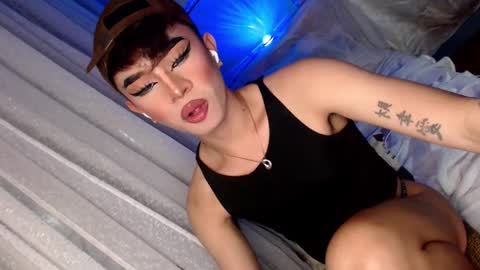 Snapshot of your_dimplecummer chatting on 02.19.25 CALL ME DIMPLE STAR xx online show from 02.19.25