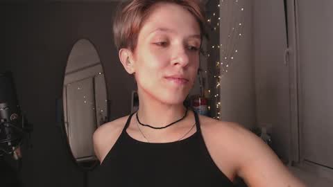 Snapshot of your_hot_ex chatting on 12.29.24 Alex and Kris long hair online show from 12.29.24