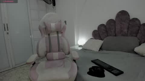 Snapshot of your_lady_milf chatting on 02.20.25 your_lady_milf online show from 02.20.25