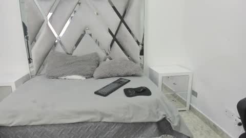 Snapshot of your_lady_milf chatting on 02.25.25 your_lady_milf online show from 02.25.25