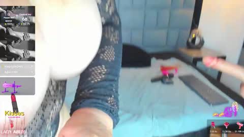 Snapshot of your_lady_milf chatting on 11.22.25 your_lady_milf online show from 11.22.25