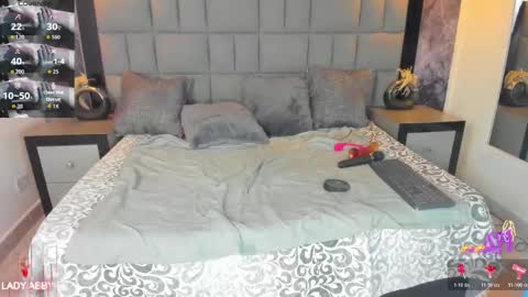 Snapshot of your_lady_milf chatting on 12.18.25 your_lady_milf online show from 12.18.25