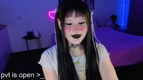 Snapshot of your_little_eva chatting on 09.10.25 Eva online show from 09.10.25