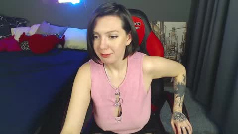 Snapshot of your_little_mom chatting on 01.18.25 Viky online show from 01.18.25