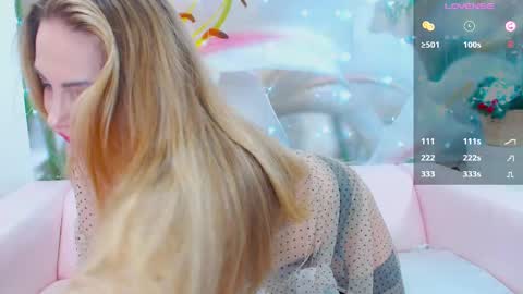 Snapshot of your_milf_lilly chatting on 01.27.25 Lilly online show from 01.27.25