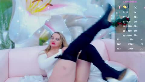 Snapshot of your_milf_lilly chatting on 03.12.25 Lilly online show from 03.12.25