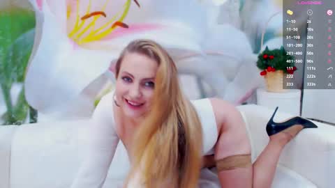 Snapshot of your_milf_lilly chatting on 10.03.25 Lilly online show from 10.03.25