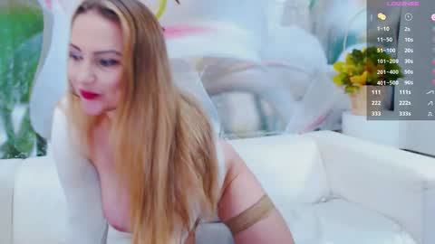 Snapshot of your_milf_lilly chatting on 10.11.25 Lilly online show from 10.11.25