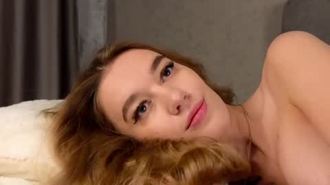 Jessica Loyd online show from 01.05.25