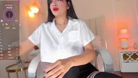 Snapshot of your_petite18 chatting on 07.15.26 your_petite18 online show from 07.15.26