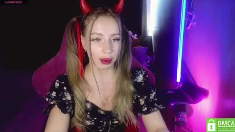 Snapshot of your_psychologist chatting on 03.12.25 Alice  online show from 03.12.25