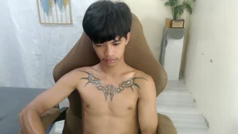 Snapshot of yourasian_eric chatting on 06.25.26 yourasian_eric online show from 06.25.26