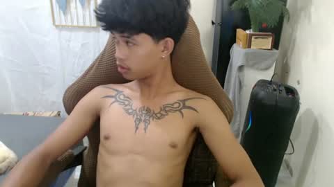 Snapshot of yourasian_eric chatting on 07.19.26 yourasian_eric online show from 07.19.26