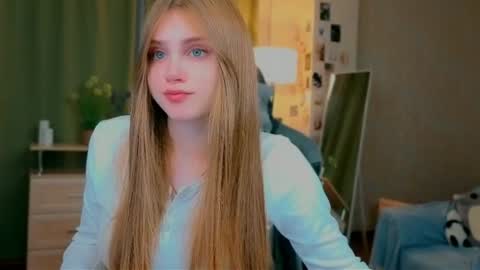 Snapshot of yourbeautyarya chatting on 07.18.26 Arya online show from 07.18.26