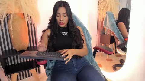 Selena online show from 03.08.25