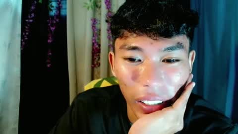 Snapshot of yourdreamboyx chatting on 12.24.24 Rence online show from 12.24.24