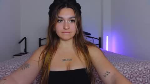 Snapshot of youremily_xx chatting on 10.21.25 Emily  online show from 10.21.25