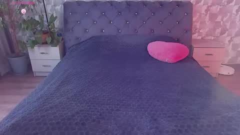 Snapshot of yourfantasywild chatting on 01.29.25 Sue online show from 01.29.25