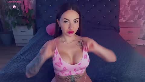 Snapshot of yourfantasywild chatting on 02.01.25 Sue online show from 02.01.25