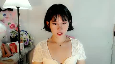 PrettyElla online show from 12.05.25