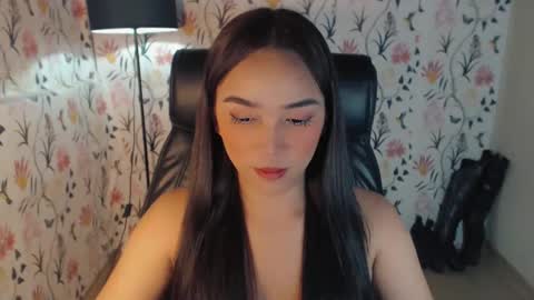 Snapshot of yourfavoratemaureen chatting on 02.14.25 maureen love you online show from 02.14.25