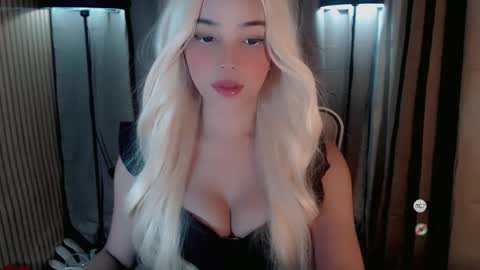 Snapshot of yourfavoratemaureen chatting on 10.03.25 maureen love you online show from 10.03.25