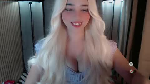 Snapshot of yourfavoratemaureen chatting on 10.05.25 maureen love you online show from 10.05.25