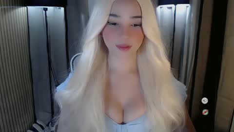 Snapshot of yourfavoratemaureen chatting on 10.08.25 maureen love you online show from 10.08.25