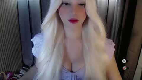 Snapshot of yourfavoratemaureen chatting on 10.09.25 maureen love you online show from 10.09.25