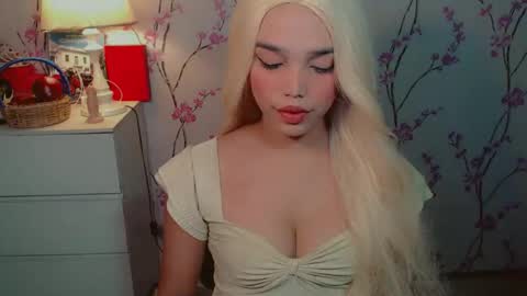 Snapshot of yourfavoratemaureen chatting on 10.11.25 maureen love you online show from 10.11.25