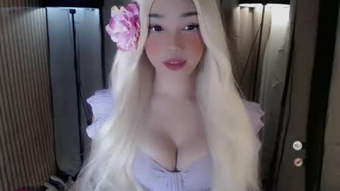 Snapshot of yourfavoratemaureen chatting on 10.12.25 maureen love you online show from 10.12.25