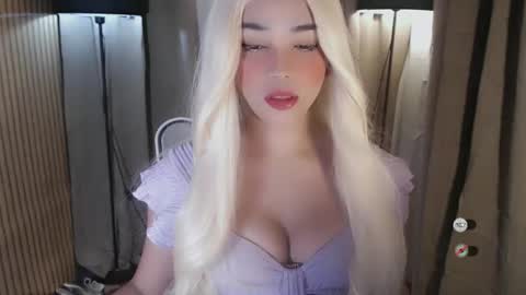 Snapshot of yourfavoratemaureen chatting on 10.18.25 maureen love you online show from 10.18.25