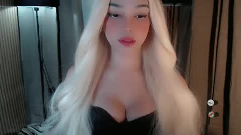 Snapshot of yourfavoratemaureen chatting on 10.25.25 maureen love you online show from 10.25.25