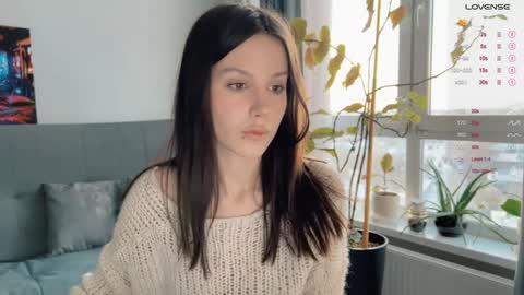 Snapshot of yourher0in chatting on 12.16.24 Aida online show from 12.16.24