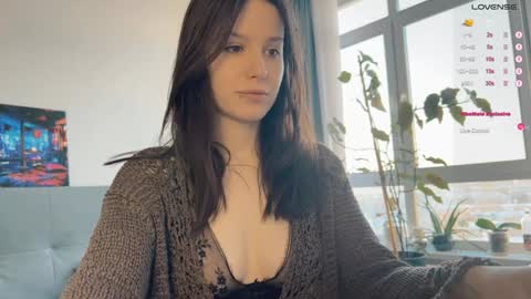 Snapshot of yourher0in chatting on 12.17.24 Aida online show from 12.17.24